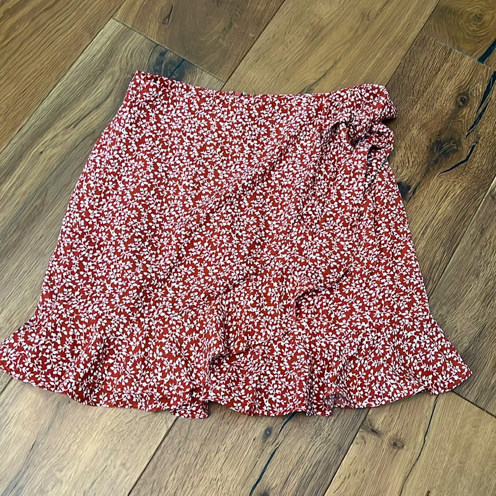 Perfect Stranger ruffle skirt, size 6, rust and white floral print